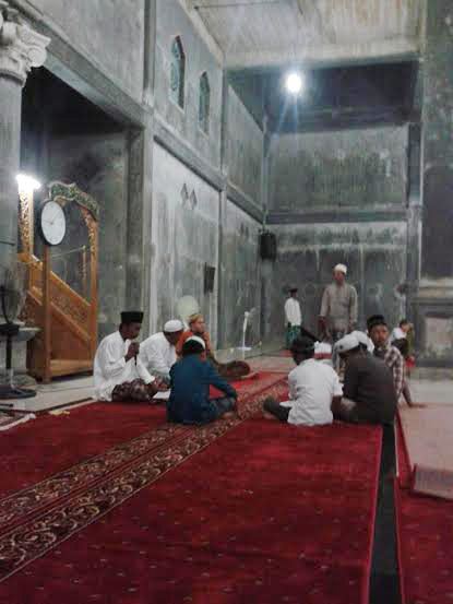 Aktifitas Masjid Al-Ittihad Desa Simbur Naik tampak dari dalam